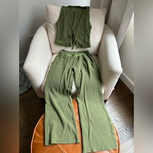 NWOT SET ACTIVE green lounge set